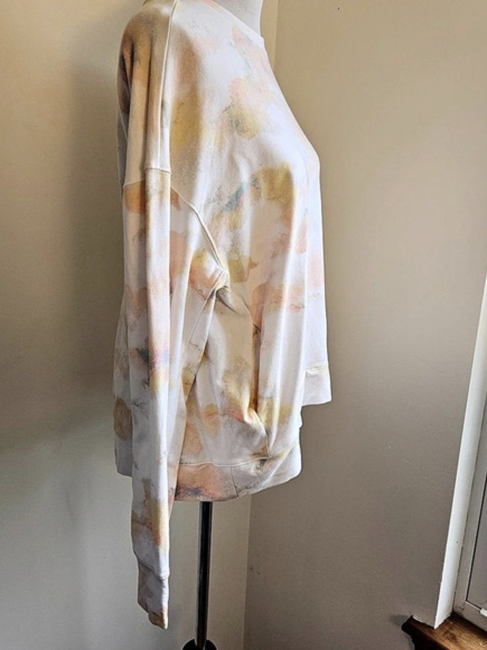 All in Motion XXL Abstract Pastel Athleisure Sweatshirt w/Thumb Holes & Pockets - Picture 6 of 13